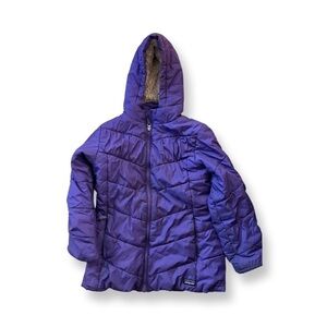 Patagonia Common Threads Girls Coat Purple Size 10 with plush Hood.